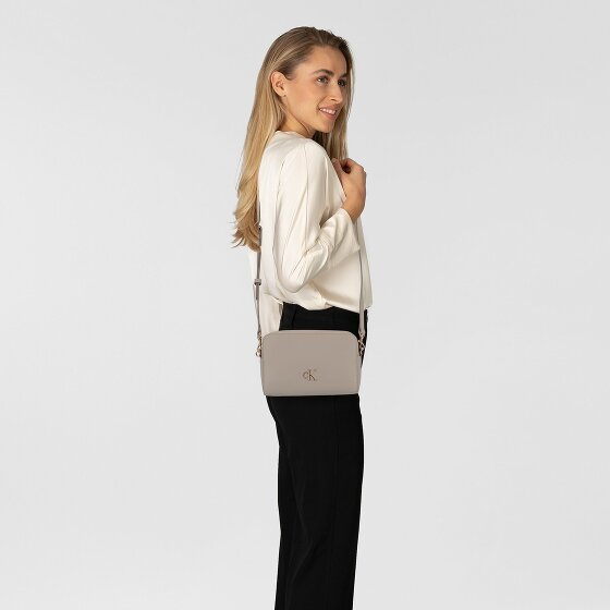 Calvin Klein Minimal Umhängetasche 20 cm Calvin Klein Minimal Umhängetasche 20 cm