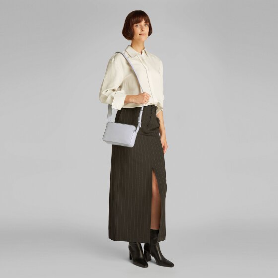 Calvin Klein Embossed Umhängetasche 22.5 cm