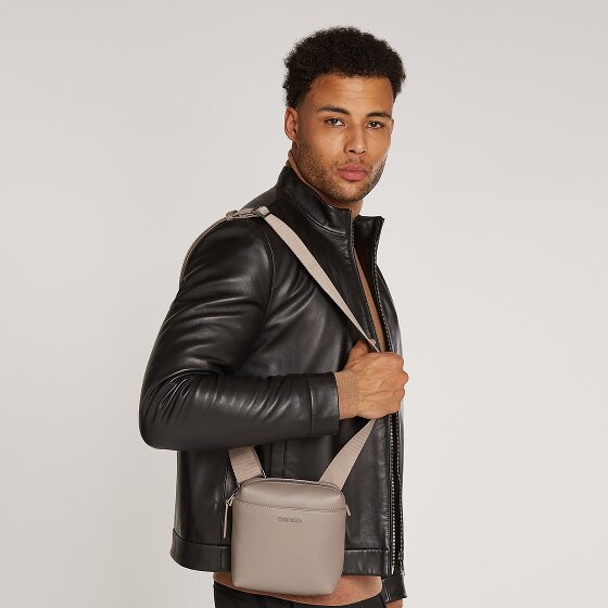 Calvin Klein Clean Essential Umhängetasche 15.5 cm