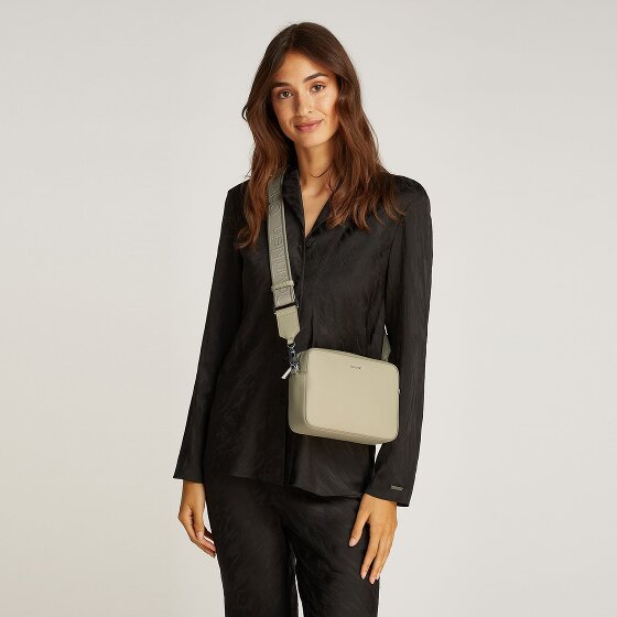 Calvin Klein CK Must Umhängetasche 21.5 cm