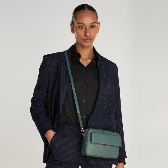 Calvin Klein CK Linear Umhängetasche 20.5 cm Calvin Klein CK Linear Umhängetasche 20.5 cm