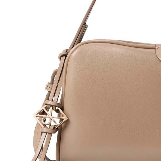 Calvin Klein Embossed Schultertasche 24.5 cm