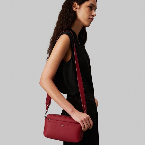 Calvin Klein CK Must Schultertasche 21.5 cm