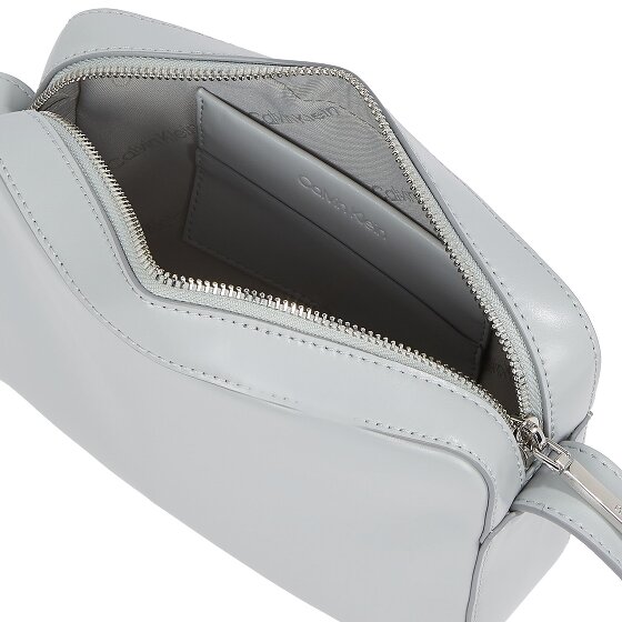 Calvin Klein Embossed Umhängetasche 22.5 cm